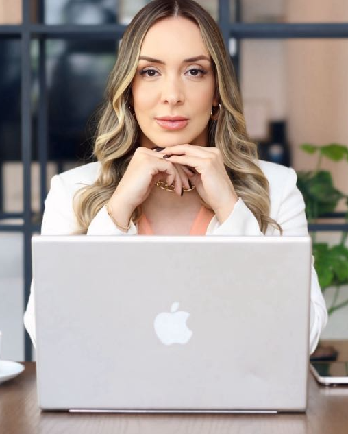 Dra. Priscila Sales de Abreu - Advogada de Direito de Família